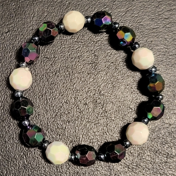 Iridescent Bracelet and Earrings Set - Picture 4 of 15